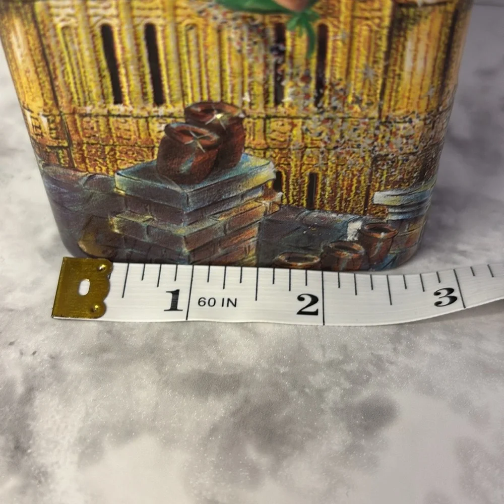 Peter Pan embossed Tin bank - Picture 7 of 8